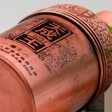 匠心獨(dú)運(yùn)，尊貴之選 鄆城定制高檔噴涂酒瓶與仿古銅色瓶套設(shè)計(jì)印刷服務(wù)